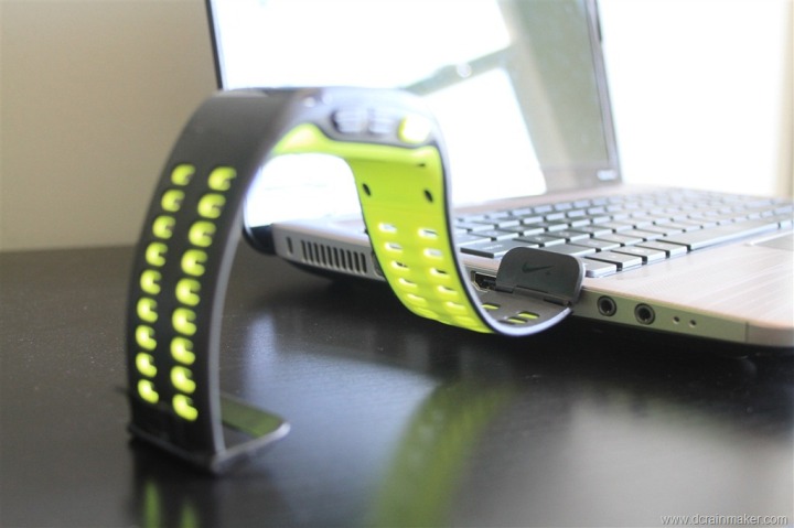 Nike+ GPS Sportwatch USB wristband charging