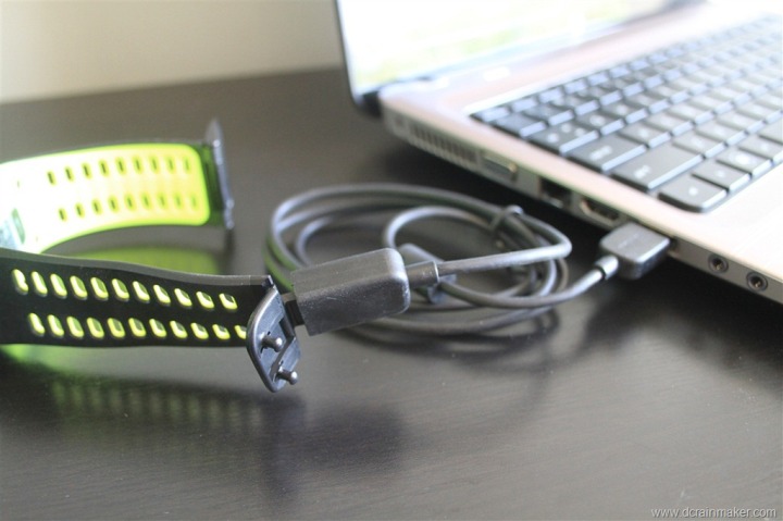 Nike+ GPS Sportwatch USB wristband charging