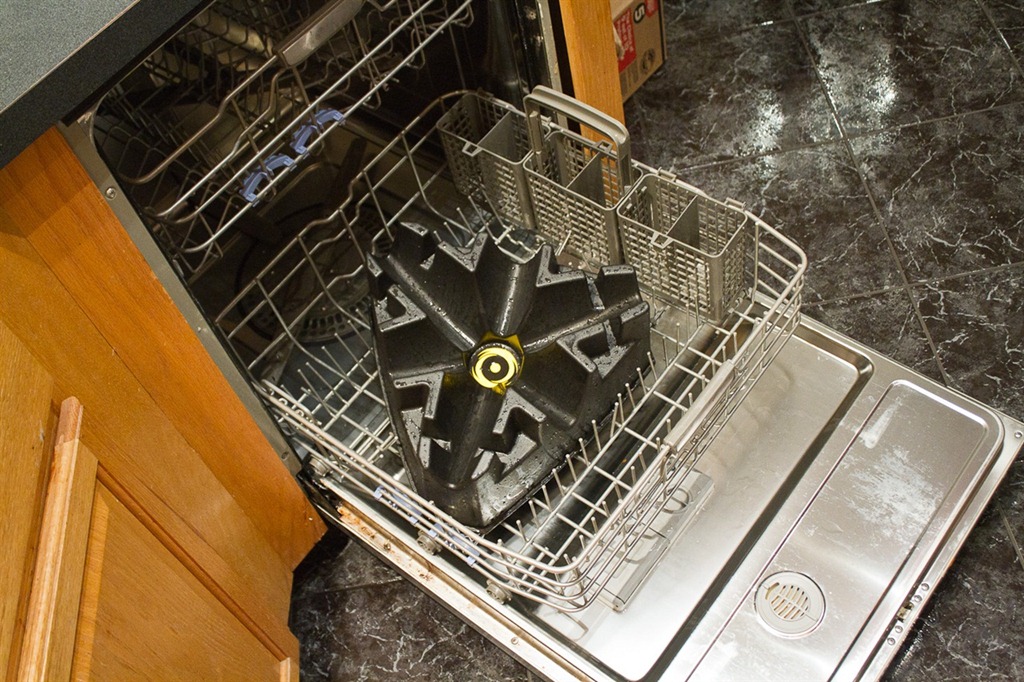 How to Clean Your Dishwasher in Under 15 Minutes
