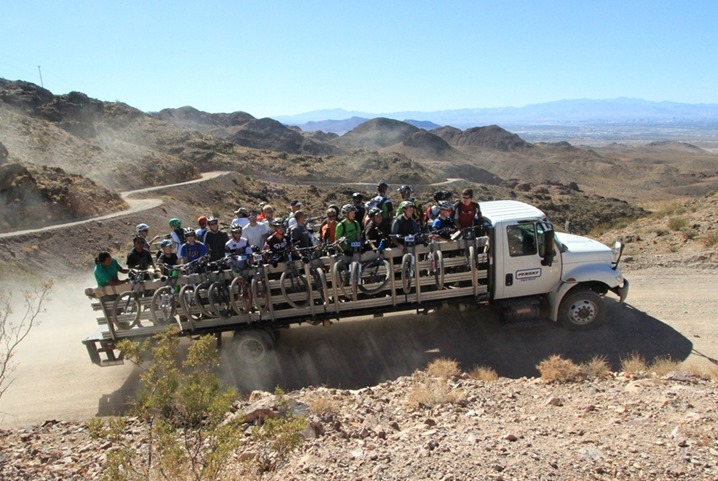 braving-the-mountain-ledge-bike-businterbike-style-17