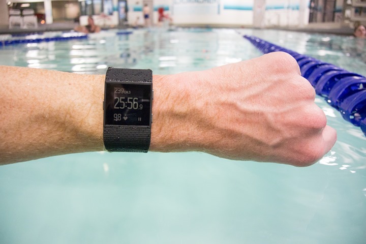 Fitbit-Surge-HR-podczas gdy Swimming