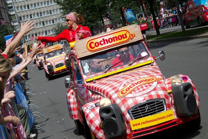 2012-tour-de-france-a-look-at-the-caravanparade-25