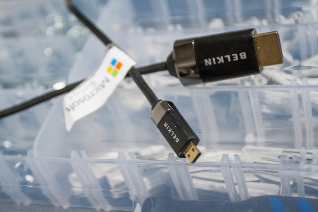 Belkin Câble HDMI/USB-C/Mini-DP vers HDMI - 2.4 m - HDMI