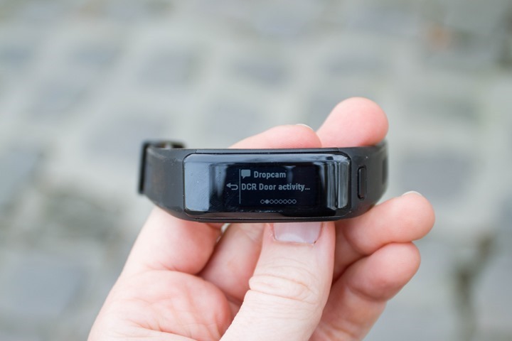 Garmin vivosmart hr clearance vs vivosmart 4