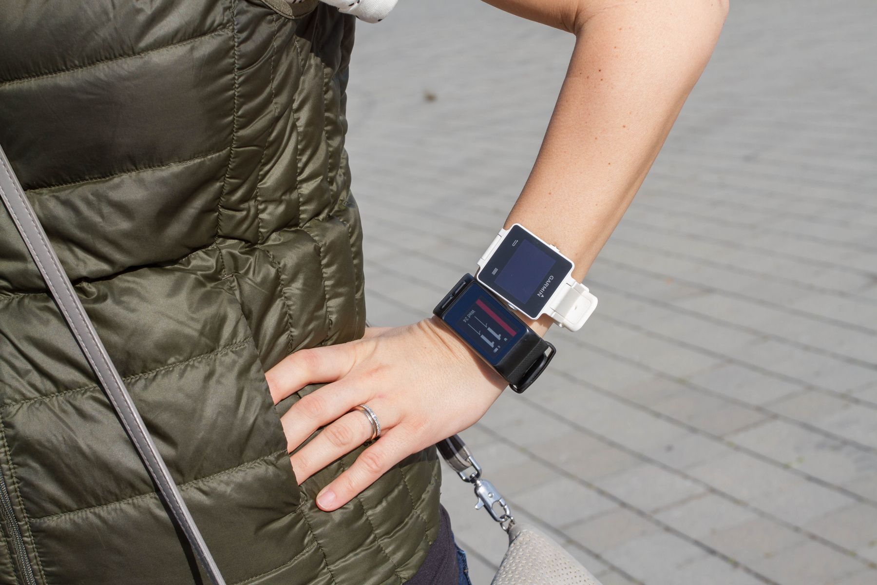 vivoactive hr size
