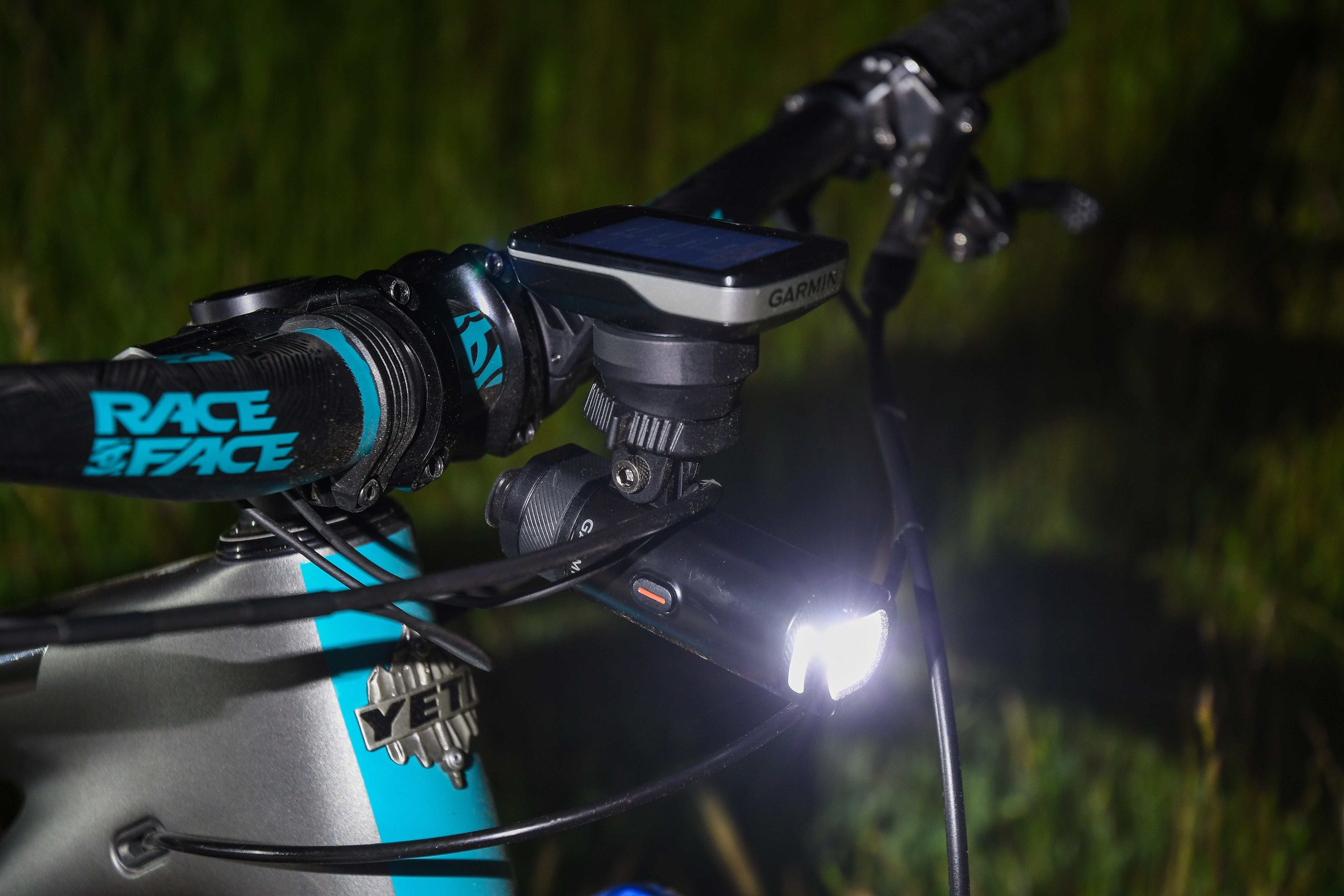 Varia UT800 Bike Light In-Depth Review | DC Rainmaker