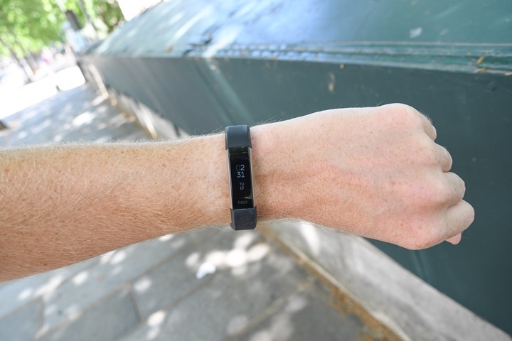 fitbit alta hr turn on