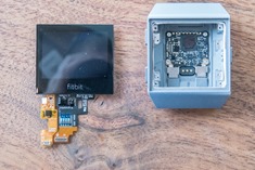 Fitbit-Ionic-Internals-Display-Case