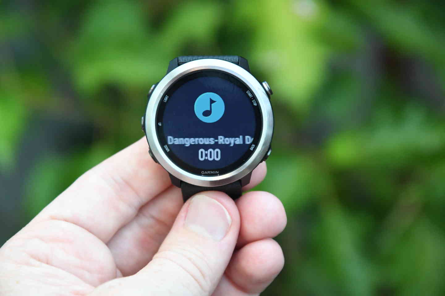 garmin forerunner 645 vs apple watch