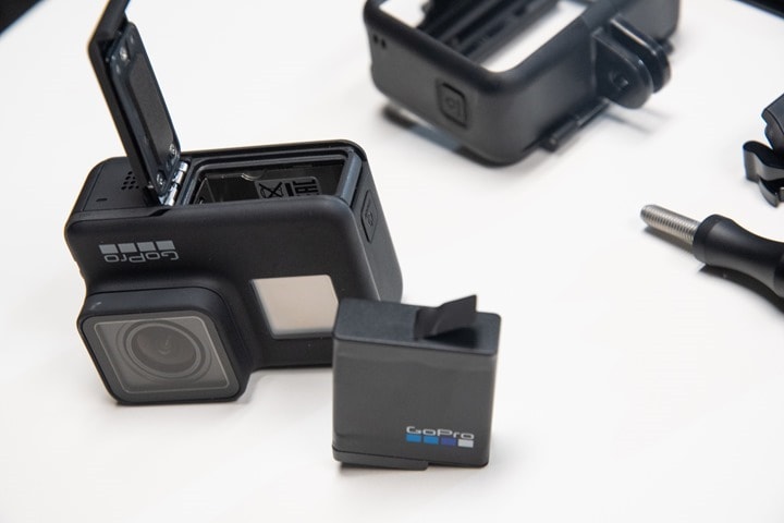 低価好評GoPro HERO 7 Black　ハンドル バッテリー4個セット アクションカメラ・ウェアラブルカメラ