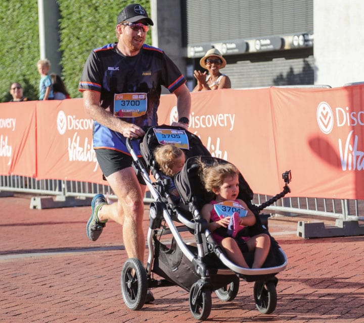 Running double outlet stroller