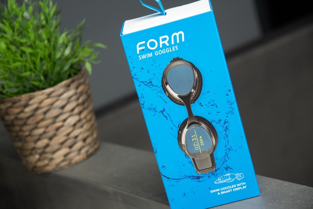 Hands-on: FORM Swim Goggles with Smart Display