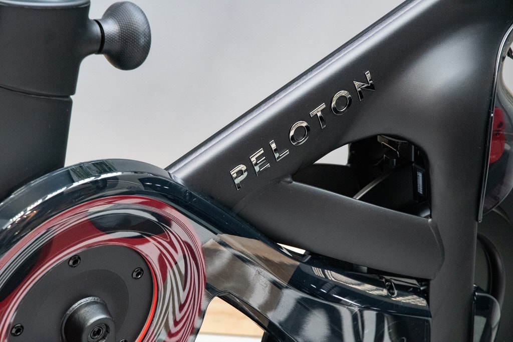 removing peloton pedals