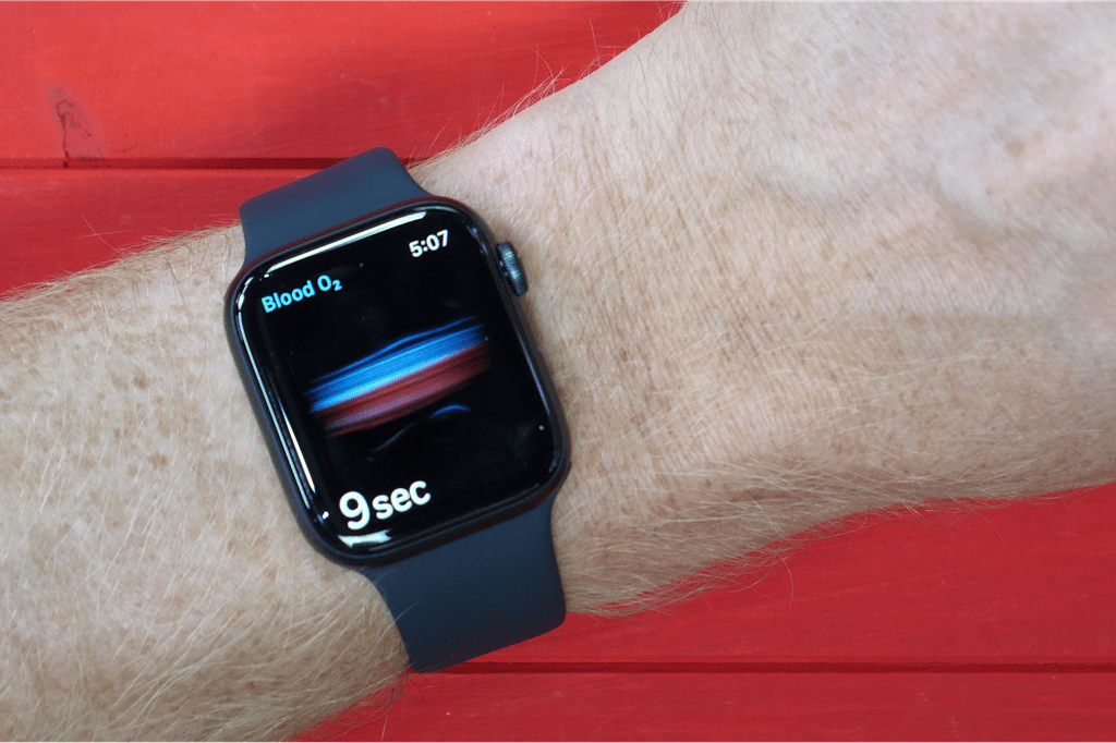 Apple Watch could measure blood pressure with error-correcting sensor