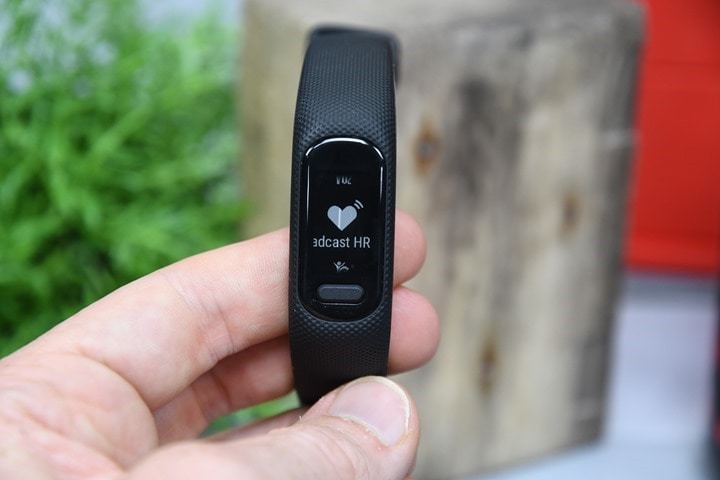 Vivosmart vs best sale vivofit 4