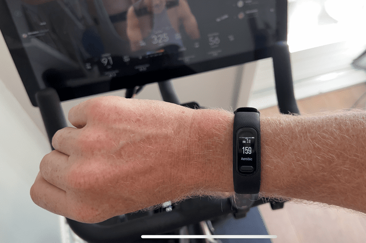 Garmin Vivosmart 5 vs Fitbit Inspire 2