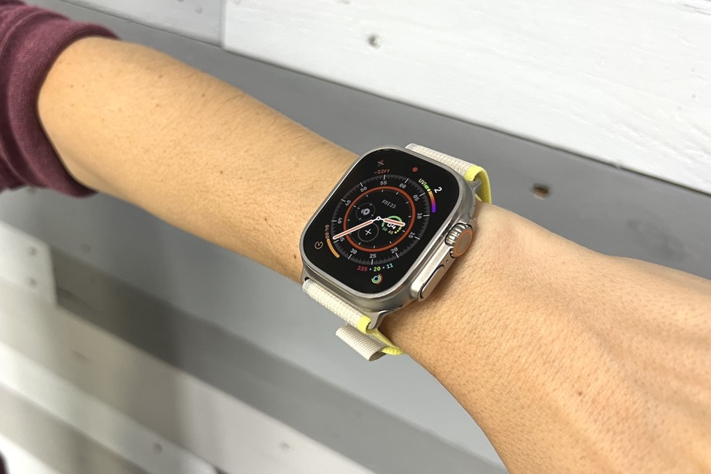What colors does the Apple Watch Ultra 2 come in?