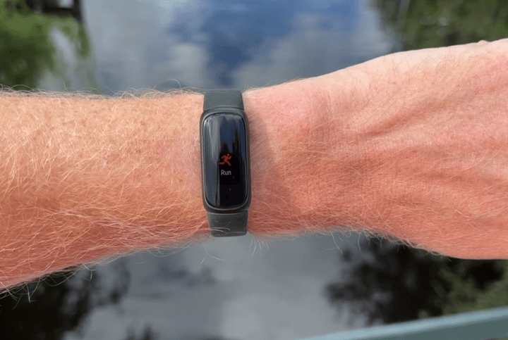 Recension av Fitbit Inspire 3: Bra startpunkt för fitness tracker