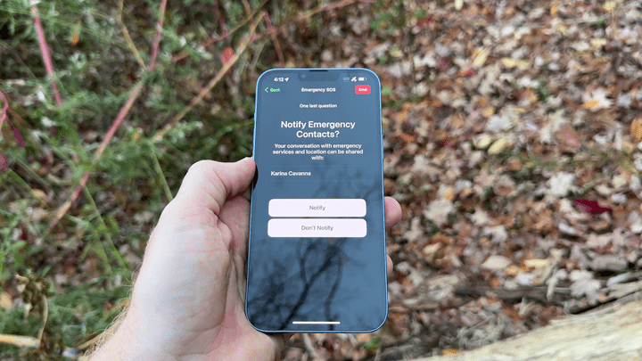 Apple-iPhoneSatelliteSOS-Notify-EmergencyContacts
