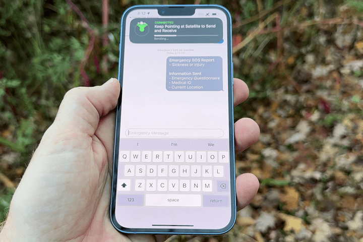 Apple-iPhoneSatelliteSOS-SendingFirstMessage