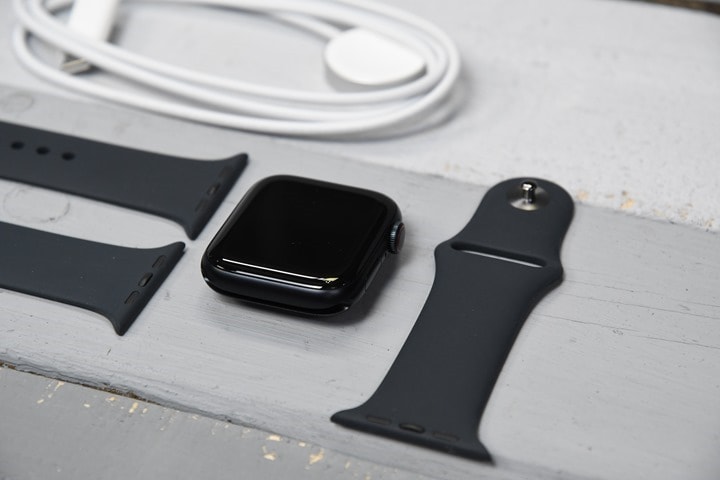 Apple watch se comes with online charger