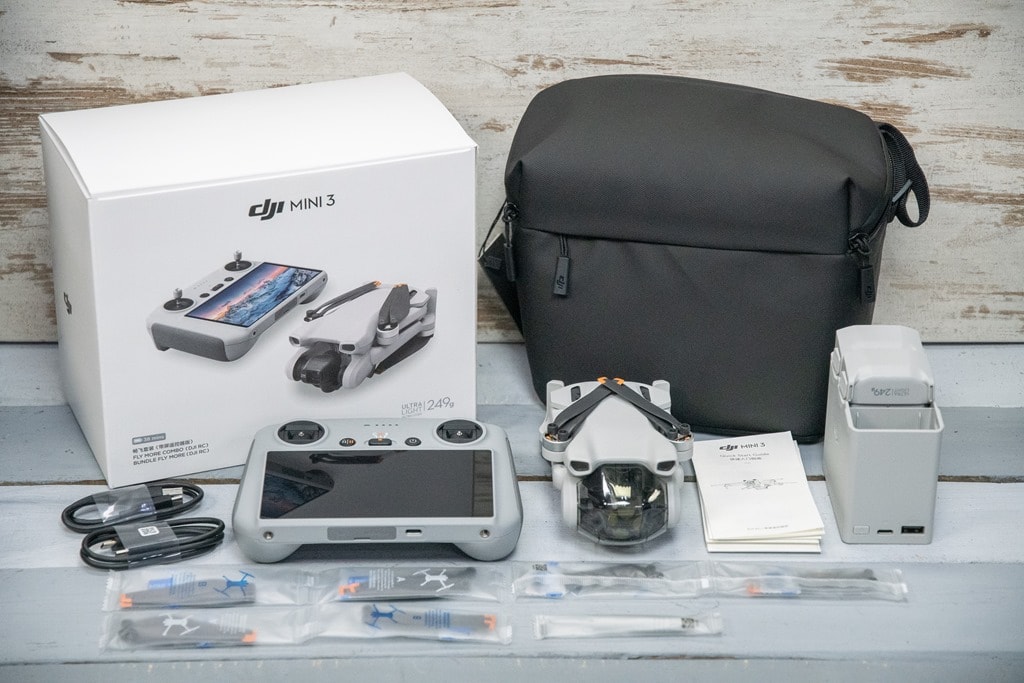 DJI Mini 3 with DJI RC Remote and Hard-Shell Case Kit (Fly More Combo)