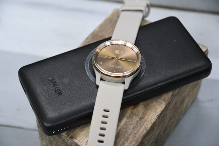 Garmin Vivomove Trend In-Depth Review: First Garmin Wireless Charging  Watch!