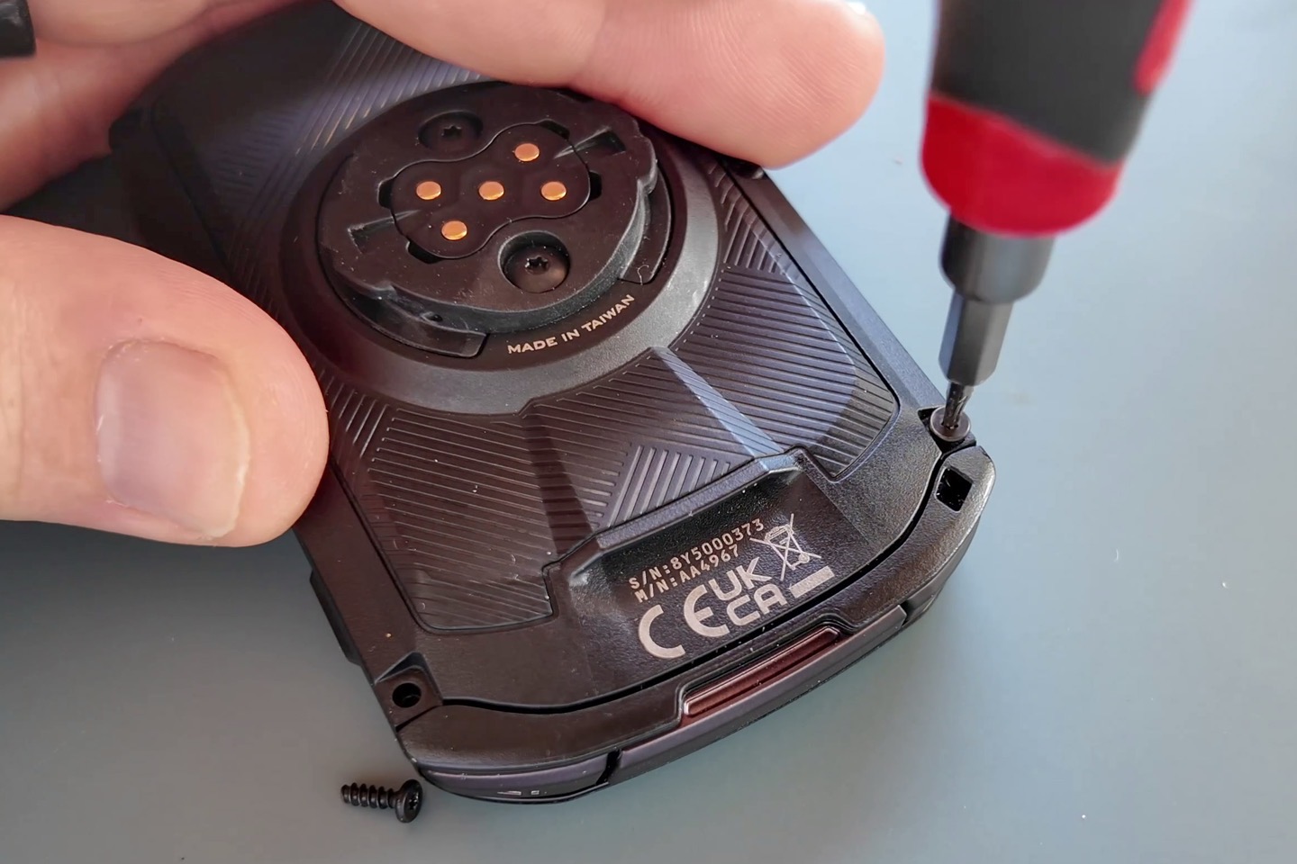 Edge550 850 RemoveScrews.