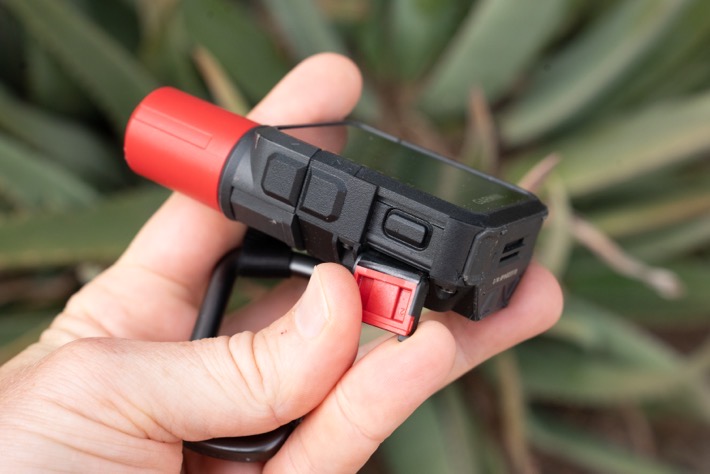 Garmin InReachMini3 SOSCoverOpen.