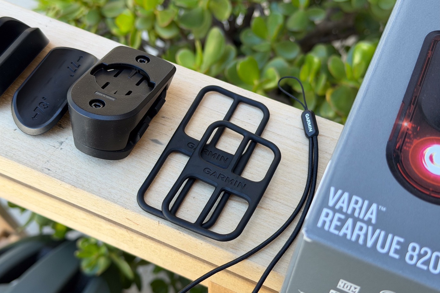 Garmin Varia RearVue820 MountbandsTether.